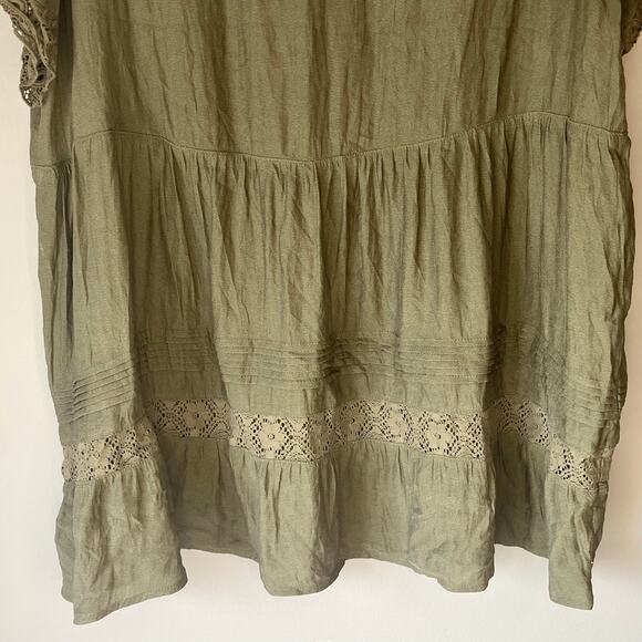 Torrid Olive Green Short Sleeve Blouse with Lace Design Size 2 - Picture 11 of 14